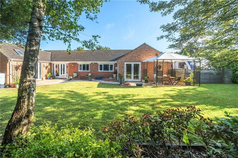 4 bedroom bungalow, Elcot Lane, Marlborough SN8 - Available