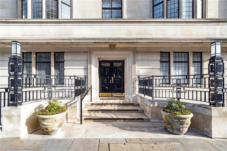 2 bedroom flat, Portland Place, Marylebone W1B - Available