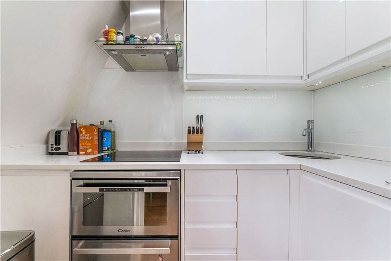 2 bedroom flat, Ennismore Gardens, London SW7 - Available