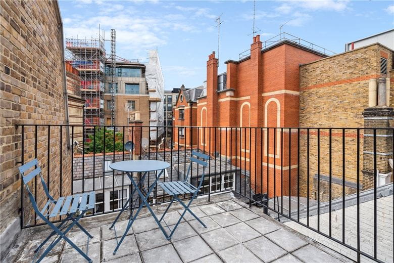 2 bedroom flat, Bruton Place, London W1J - Available