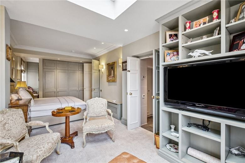 3 bedroom house, Mallord Street, London SW3 - Available