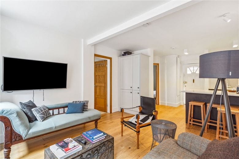 2 bedroom flat, Chiltern Street, London W1U - Available