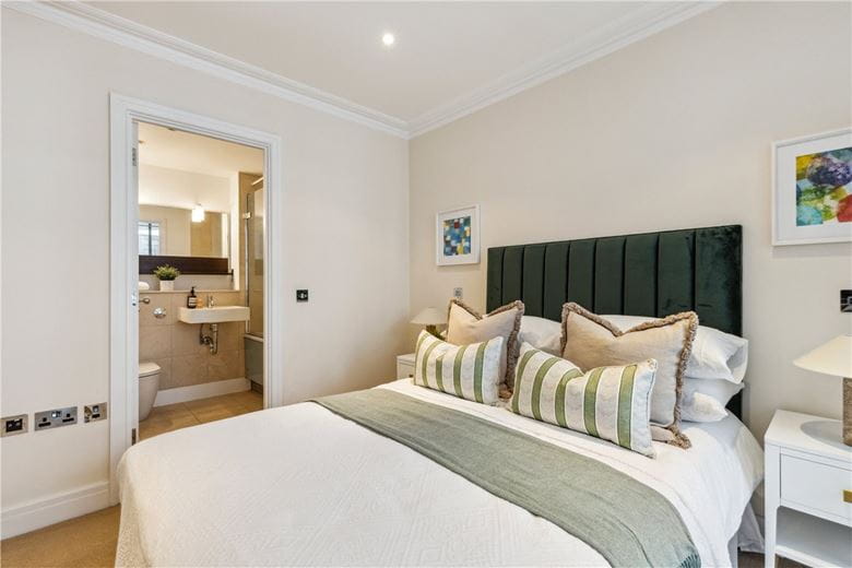 2 bedroom flat, Tavistock Street, Covent Garden WC2E - Sold STC