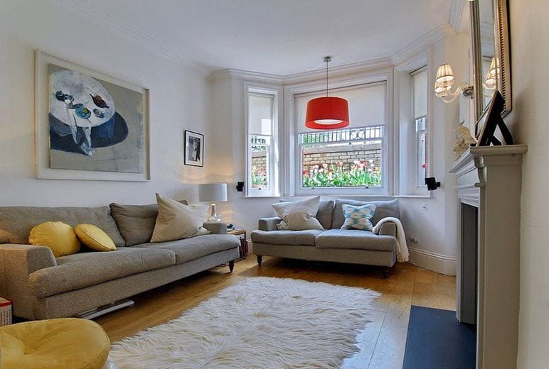 2 bedroom flat, Nottingham Mansions, Nottingham Street W1U - Sold