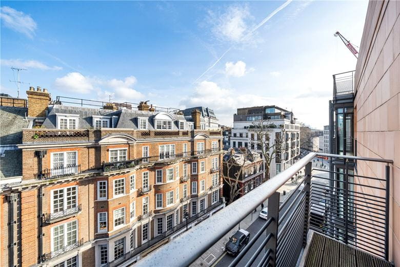 3 bedroom flat, Davies Street, London W1K - Available