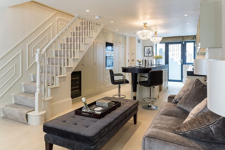 4 bedroom house, Farm Street, Mayfair W1J - Available