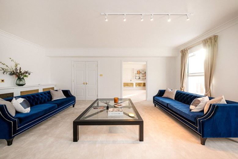 3 bedroom flat, Park Street, Mayfair W1K - Available