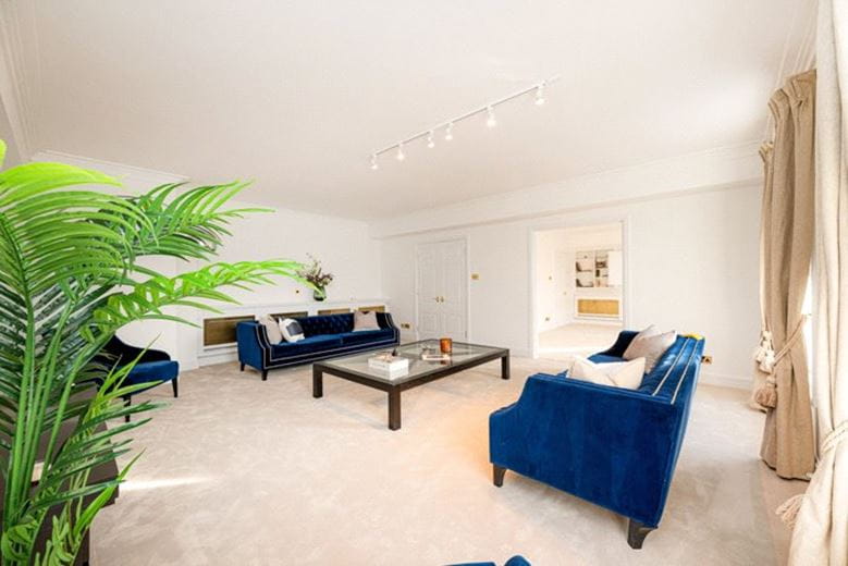 3 bedroom flat, Park Street, Mayfair W1K - Available