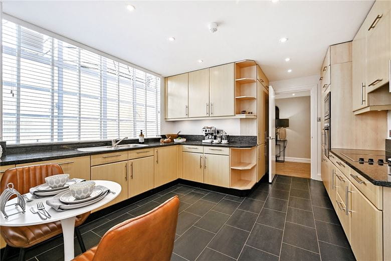 3 bedroom flat, Grosvenor Square, Mayfair W1K - Available