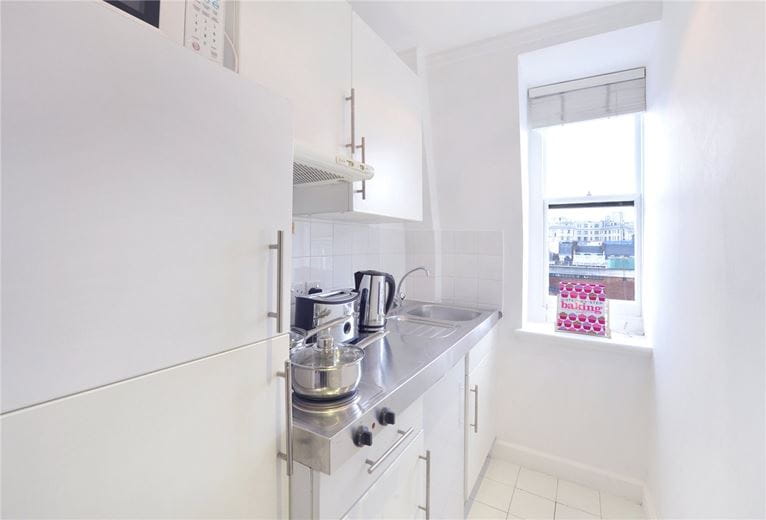 2 bedroom flat, Hill Street, Mayfair W1J - Available