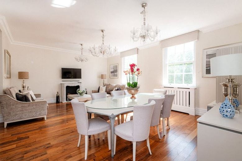 3 bedroom flat, Grosvenor Square, Mayfair W1K - Available