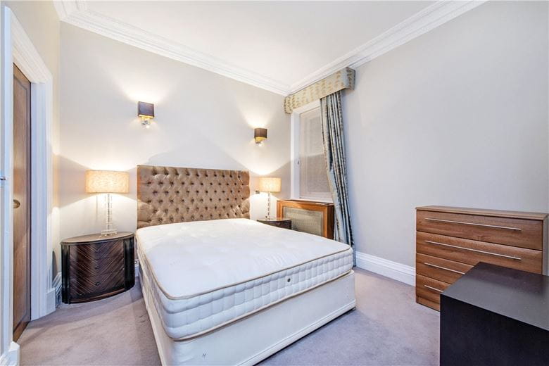 2 bedroom flat, Berkeley Street, Mayfair W1J - Available