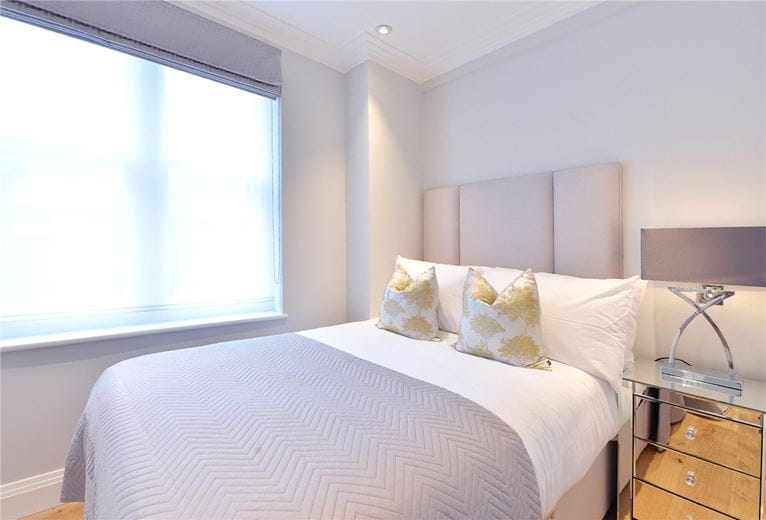  bedroom flat, Hill Street, Mayfair W1J - Available