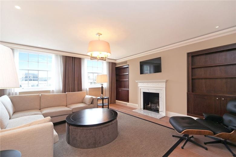 2 bedroom flat, Curzon Street, Mayfair W1J - Available