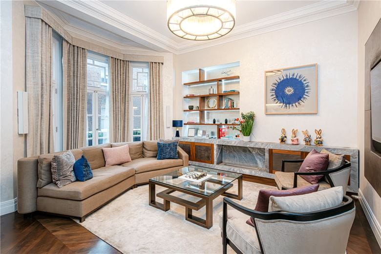 2 bedroom flat, Green Street, Mayfair W1K - Available