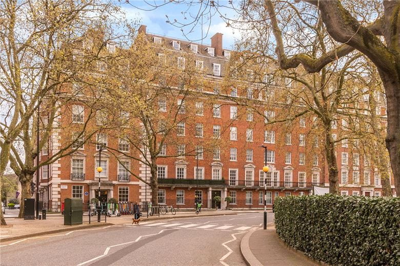 3 bedroom flat, Grosvenor Square, Mayfair W1K - Available