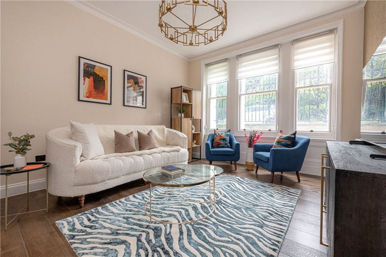 3 bedroom flat, Ridgmount Gardens, Bloomsbury WC1E - Available