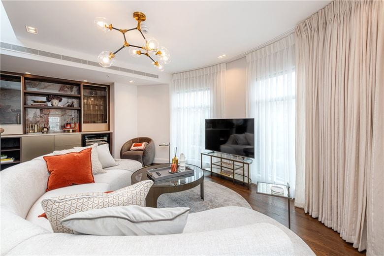 2 bedroom flat, North Row, Mayfair W1K - Available