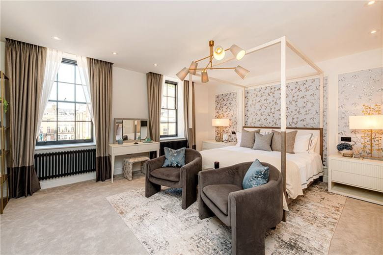 3 bedroom flat, Curzon Street, Mayfair W1J - Available