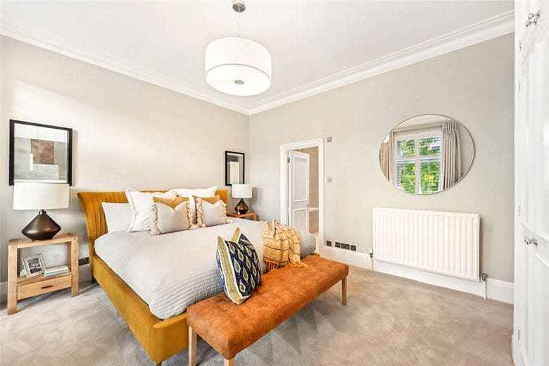 4 bedroom flat, St Georges Court, Gloucester Road SW7 - Available