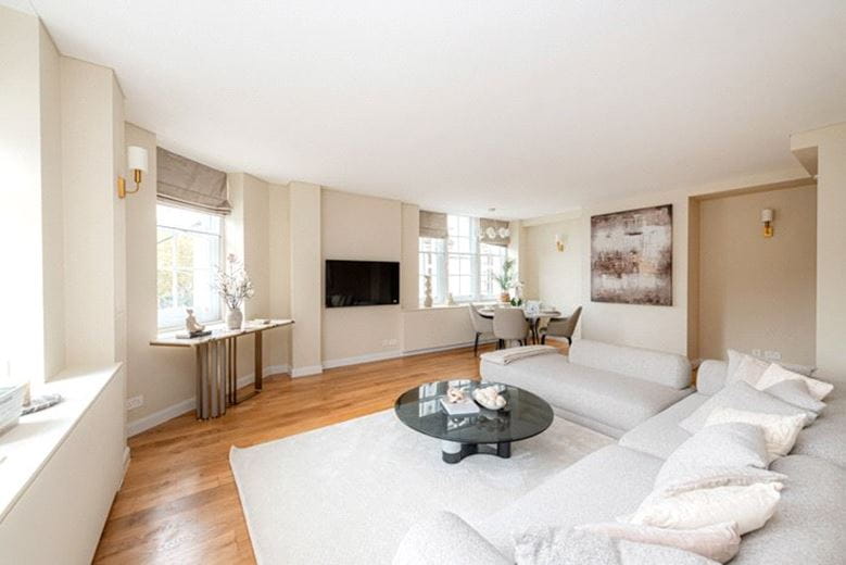 3 bedroom flat, Piccadilly, Mayfair W1J - Available