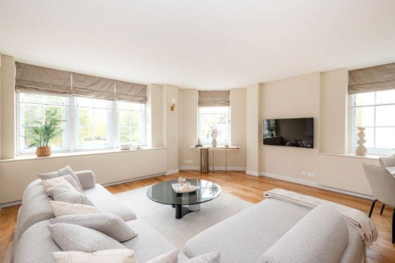 3 bedroom flat, Piccadilly, Mayfair W1J - Available