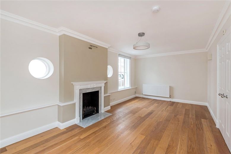 3 bedroom house, Weymouth Mews, Marylebone W1G - Available