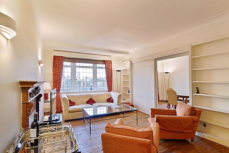 3 bedroom flat, Portland Place, Marylebone W1B - Available