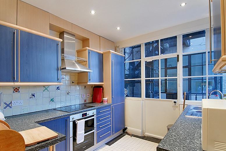 3 bedroom flat, Portland Place, Marylebone W1B - Available