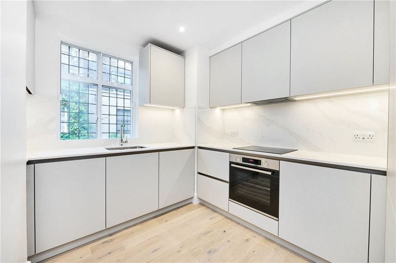 1 bedroom flat, Devonshire Close, Marylebone W1G - Available