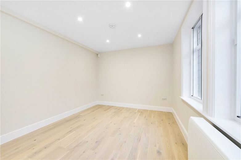 1 bedroom flat, Devonshire Close, Marylebone W1G - Available