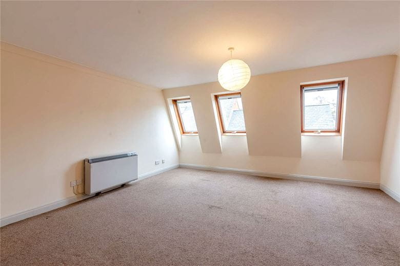 2 bedroom flat, Regents Court, Newbury RG14 - Sold STC