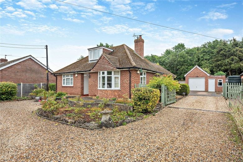 3 bedroom bungalow, Long Lane, Hermitage RG18 - Available