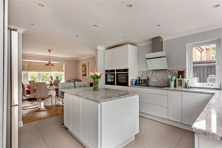 6 bedroom house, Wash Water, Newbury RG20 - Available