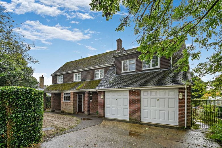 4 bedroom house, Donnington Square, Newbury RG14 - Available