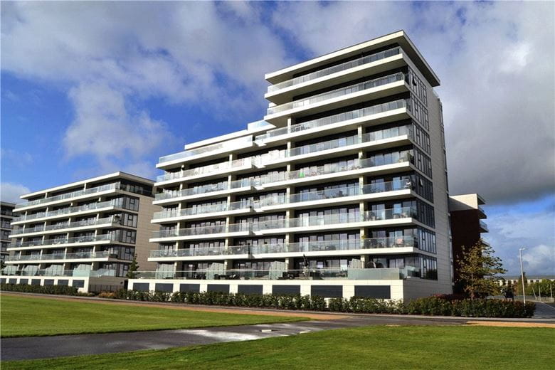 3 bedroom flat, Frankel House, Kingman Way RG14 - Sold STC