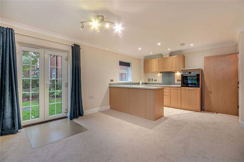 2 bedroom flat, Jago Court, Newbury RG14 - Available