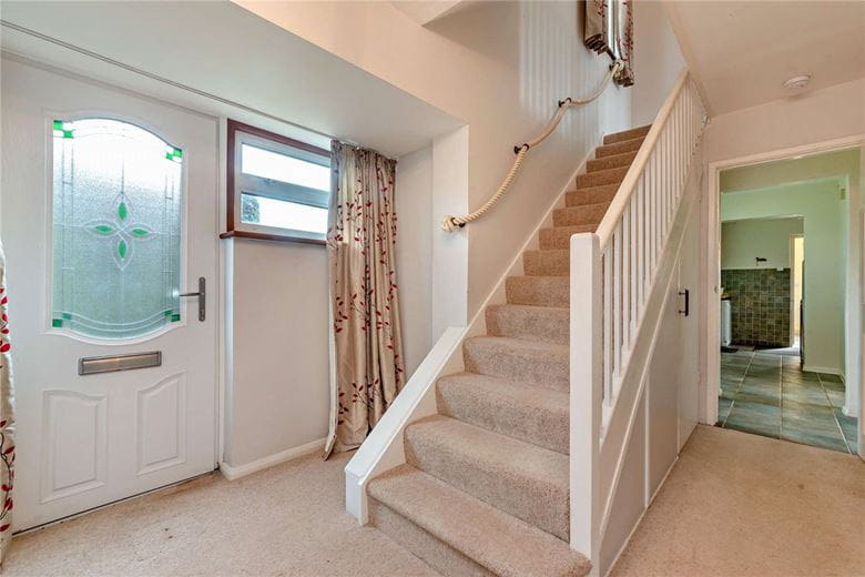 3 bedroom house, Gravelly Close, North End RG20 - Available