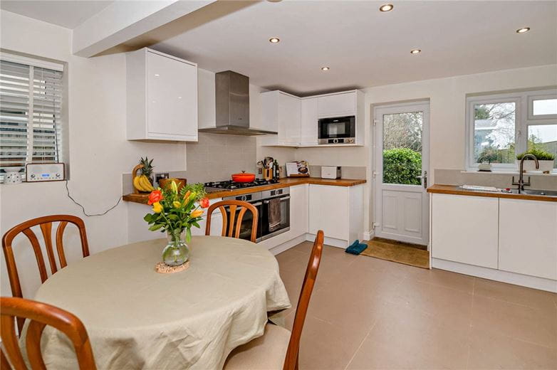 3 bedroom house, Barn Crescent, Newbury RG14 - Available