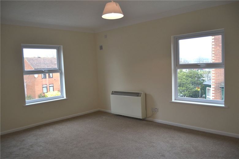 2 bedroom flat, London Road, Newbury RG14 - Let Agreed