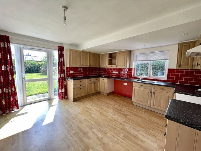 4 bedroom house, Queen Catherine Road, Steeple Claydon MK18 - Available