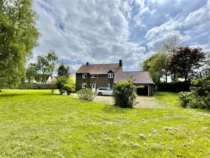 4 bedroom house, Queen Catherine Road, Steeple Claydon MK18 - Available