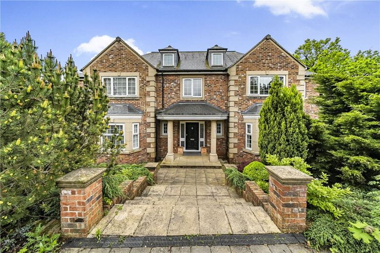 6 bedroom house, Towers Lane, Crofton WF4 - Let Agreed