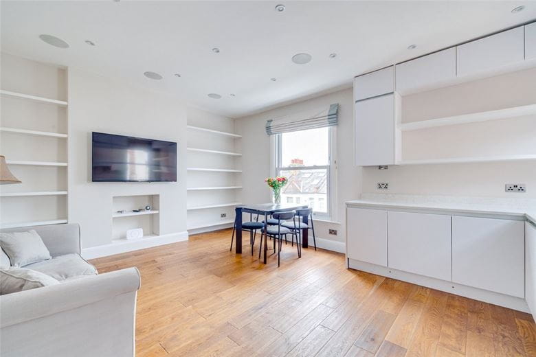 2 bedroom flat, Whittingstall Road, London SW6 - Let Agreed