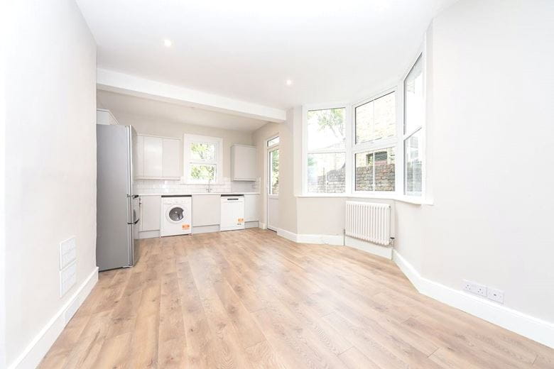 2 bedroom flat, Racton Road, London SW6 - Let Agreed