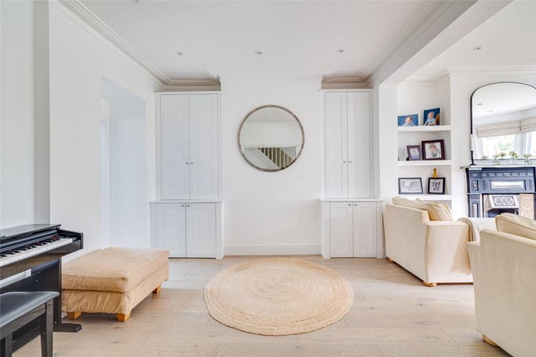 4 bedroom house, Langthorne Street, London SW6 - Available