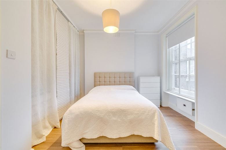 2 bedroom flat, Fulham Road, London SW10 - Available