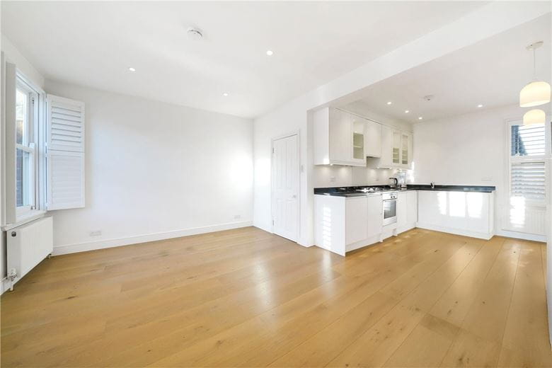 2 bedroom flat, Langthorne Street, London SW6 - Let Agreed