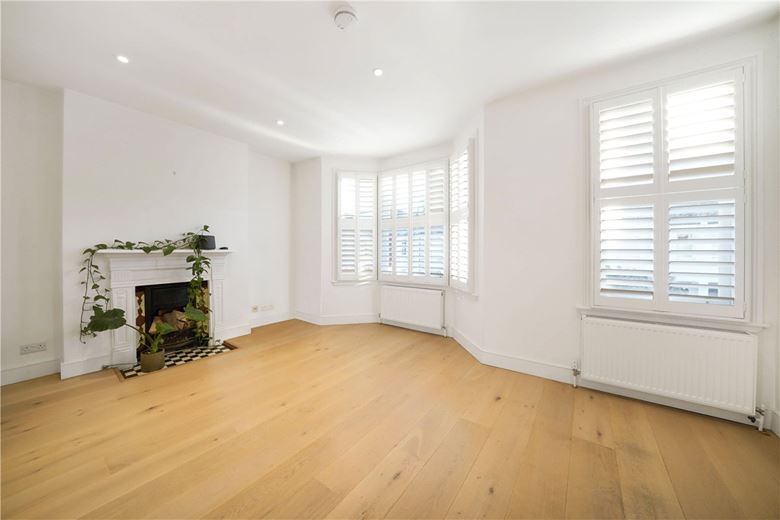 2 bedroom flat, Langthorne Street, London SW6 - Let Agreed