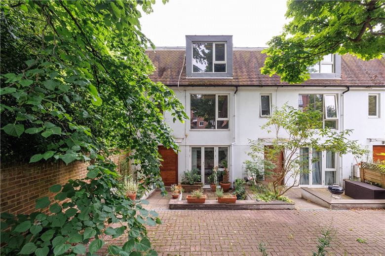 2 bedroom house, Augustus Road, London SW19 - Let Agreed
